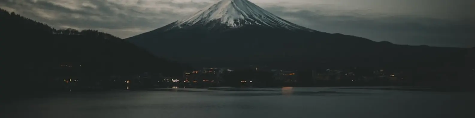 Serene Mount Fuji Panorama Background