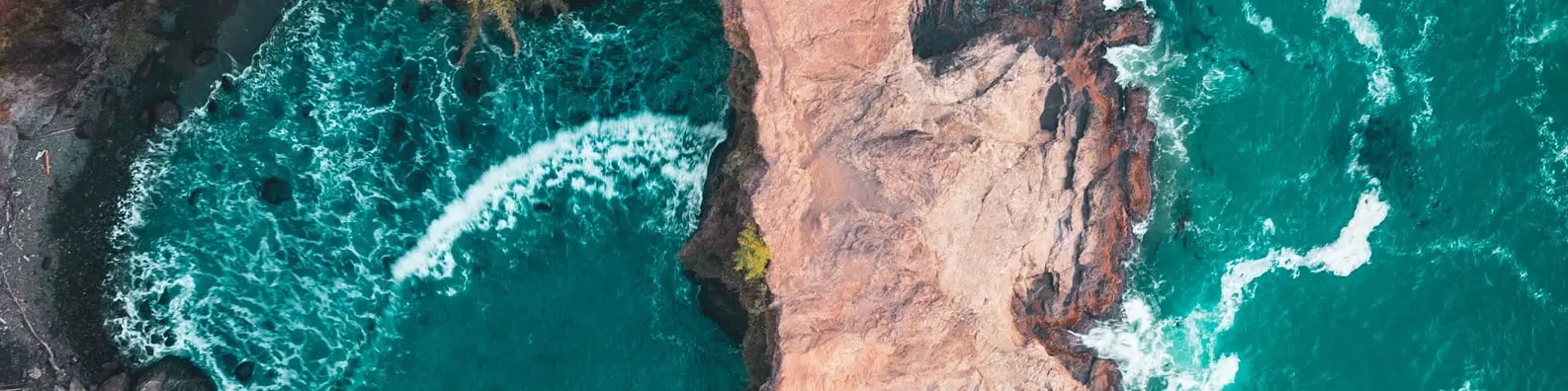 Turbulent Sea Tide Background
