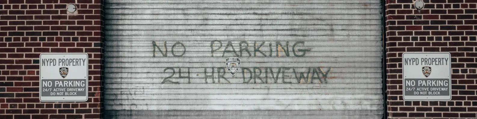 Closed Shop with No Parking Boards